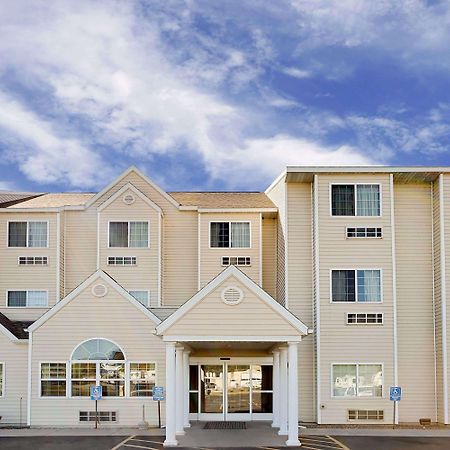 Microtel Inn & Suites By Wyndham Prairie Du Chien Exterior photo