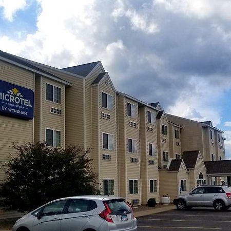 Microtel Inn & Suites By Wyndham Prairie Du Chien Exterior photo