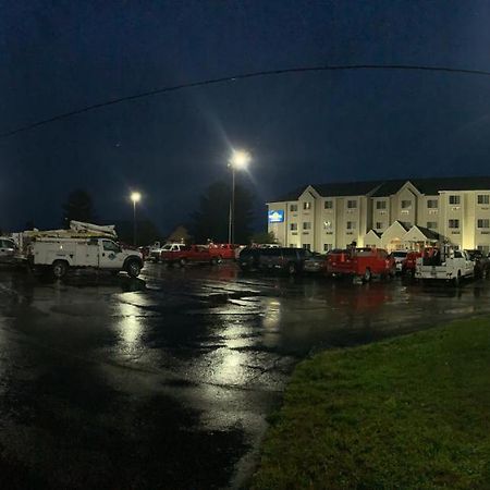 Microtel Inn & Suites By Wyndham Prairie Du Chien Exterior photo