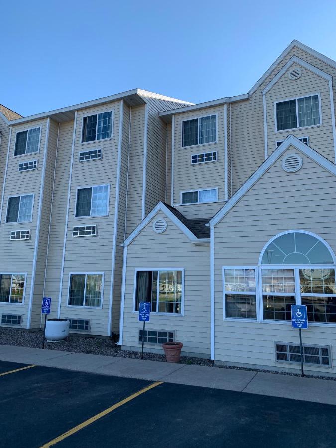 Microtel Inn & Suites By Wyndham Prairie Du Chien Exterior photo